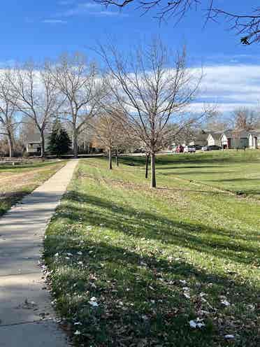 5 minute walk-Downtown, Parks, Gym