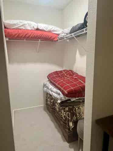 5 minute walk-Downtown, Parks, Gym
