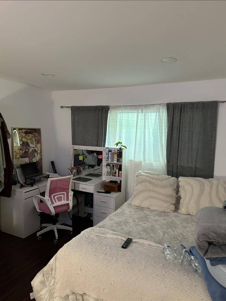 Hollywood Hills one bedroom!!