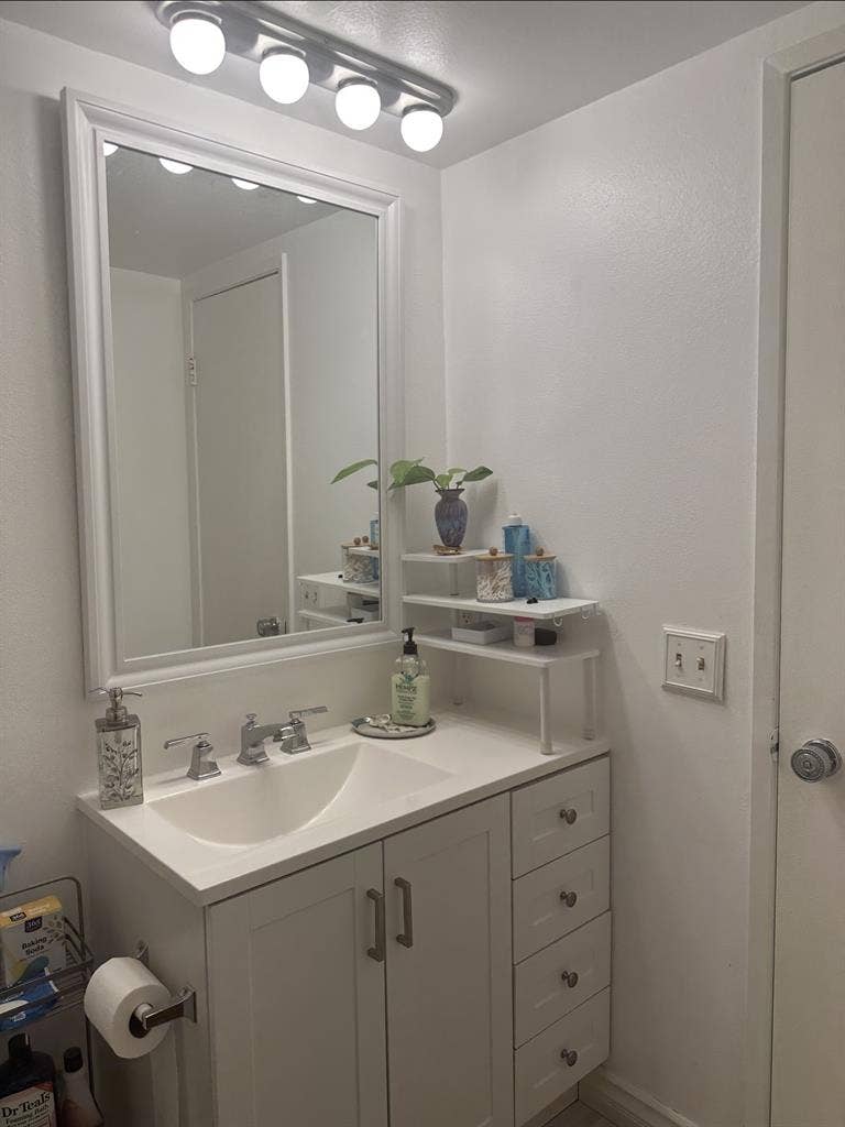 Hollywood Hills one bedroom!!