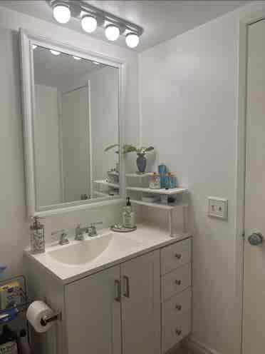 Hollywood Hills one bedroom!!