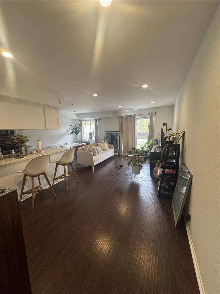 Hollywood Hills one bedroom!!