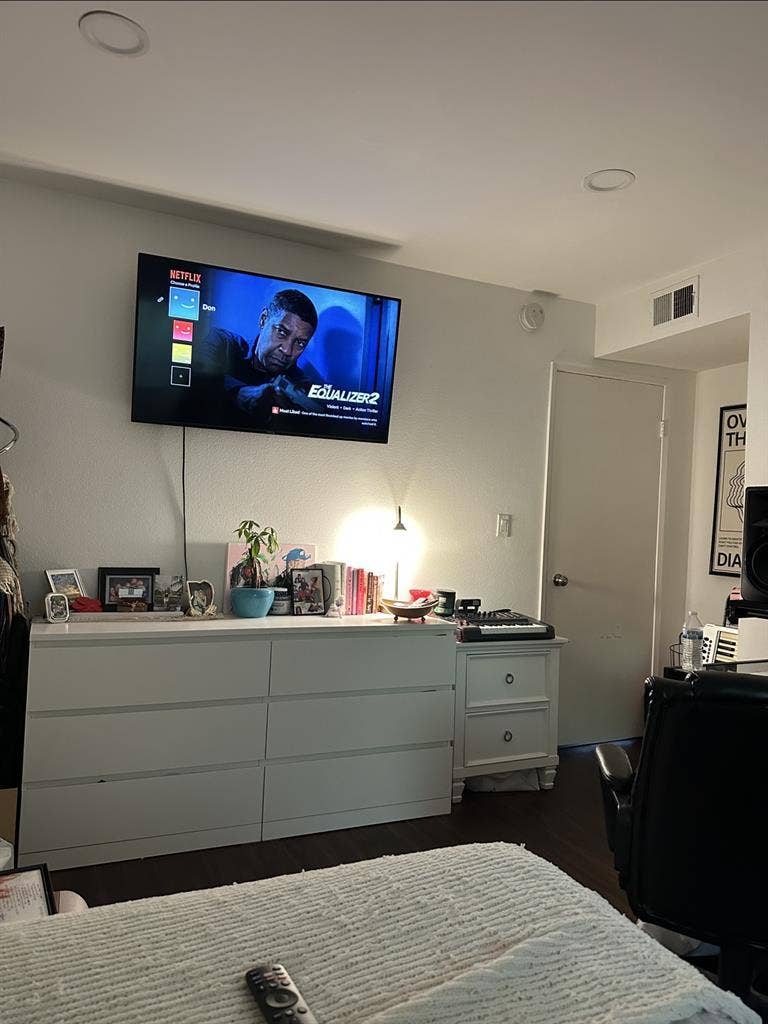 Hollywood Hills one bedroom!!