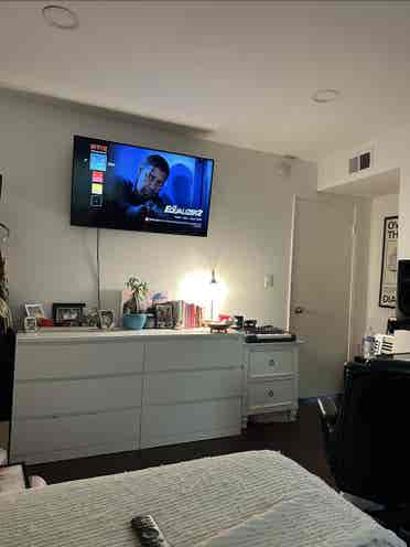 Hollywood Hills one bedroom!!