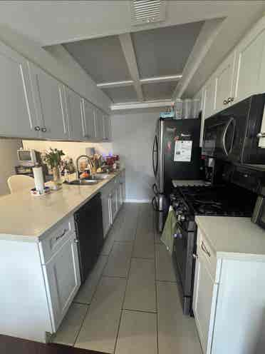 Hollywood Hills one bedroom!!