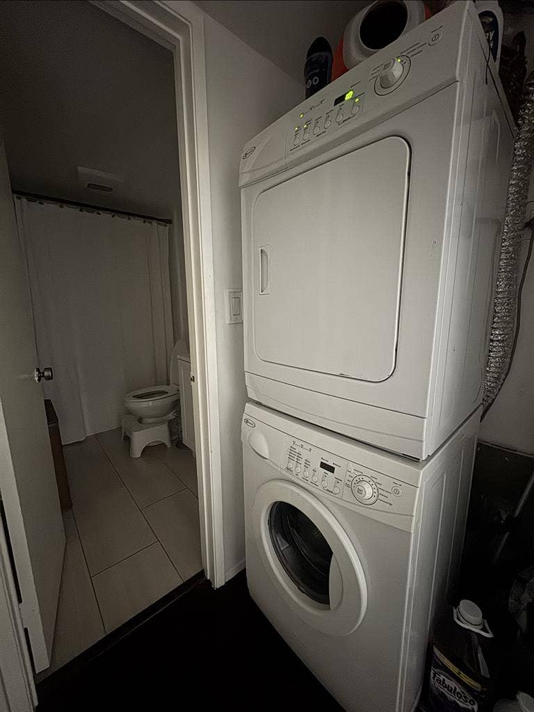 Hollywood Hills one bedroom!!