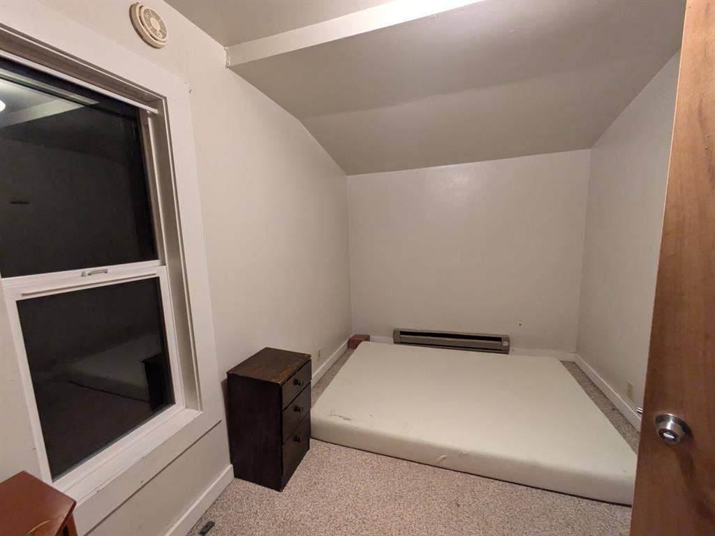 Summer Sublet in York Neighborhood