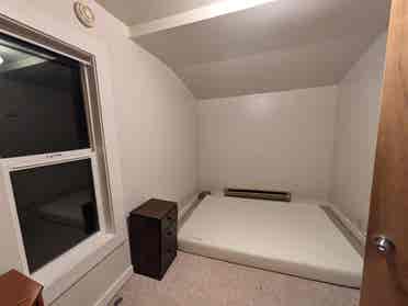 Summer Sublet in York Neighborhood