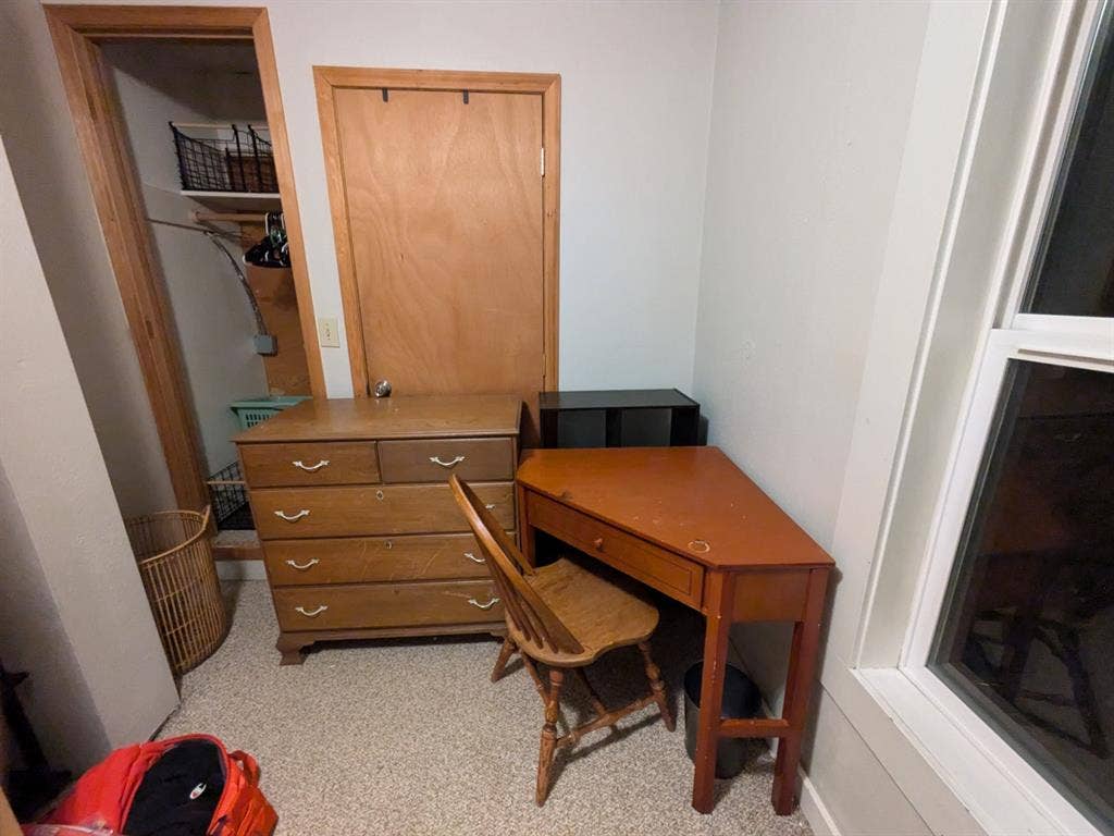 Summer Sublet in York Neighborhood