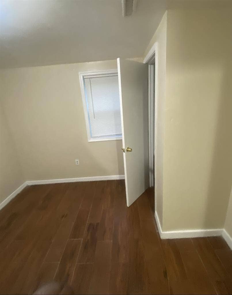 Basement Apartment -Bath