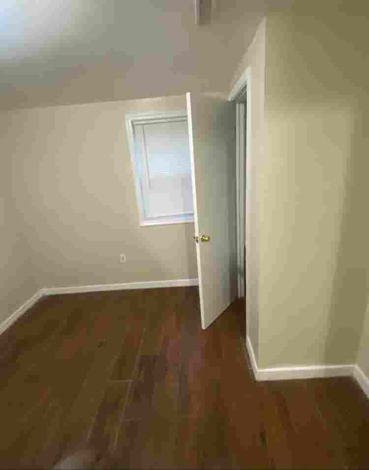 Basement Apartment -Bath