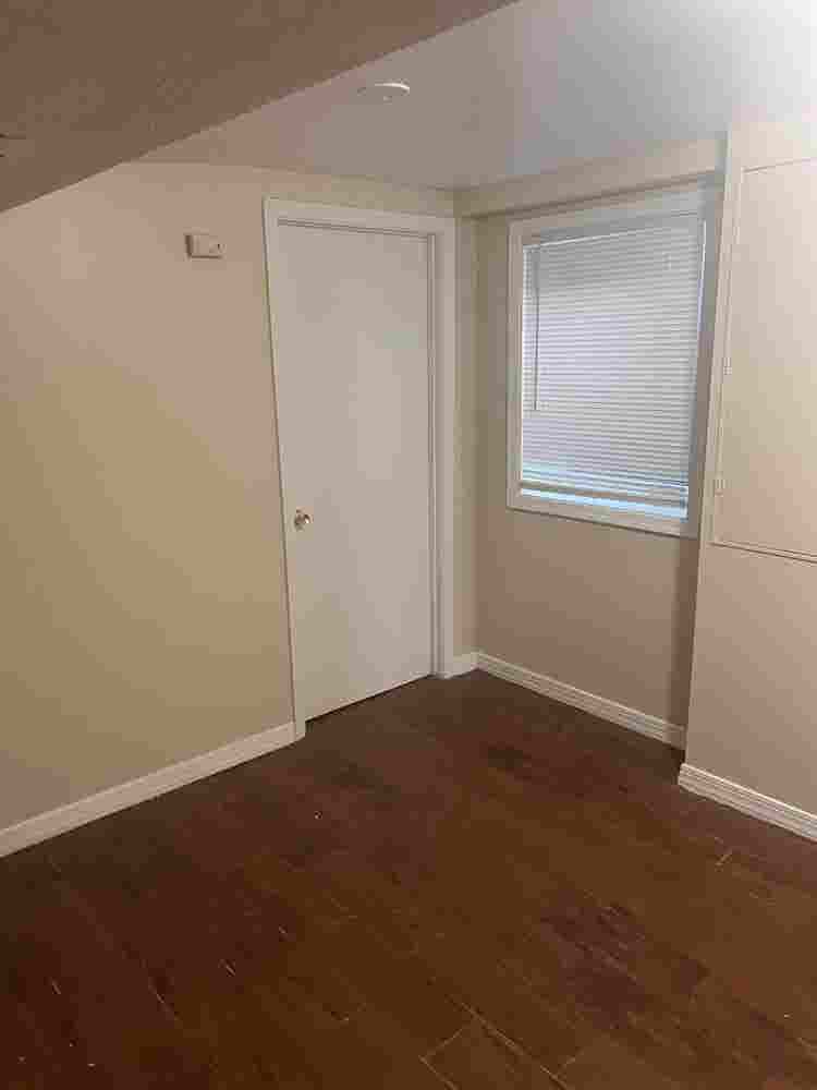 Basement Apartment -Bath