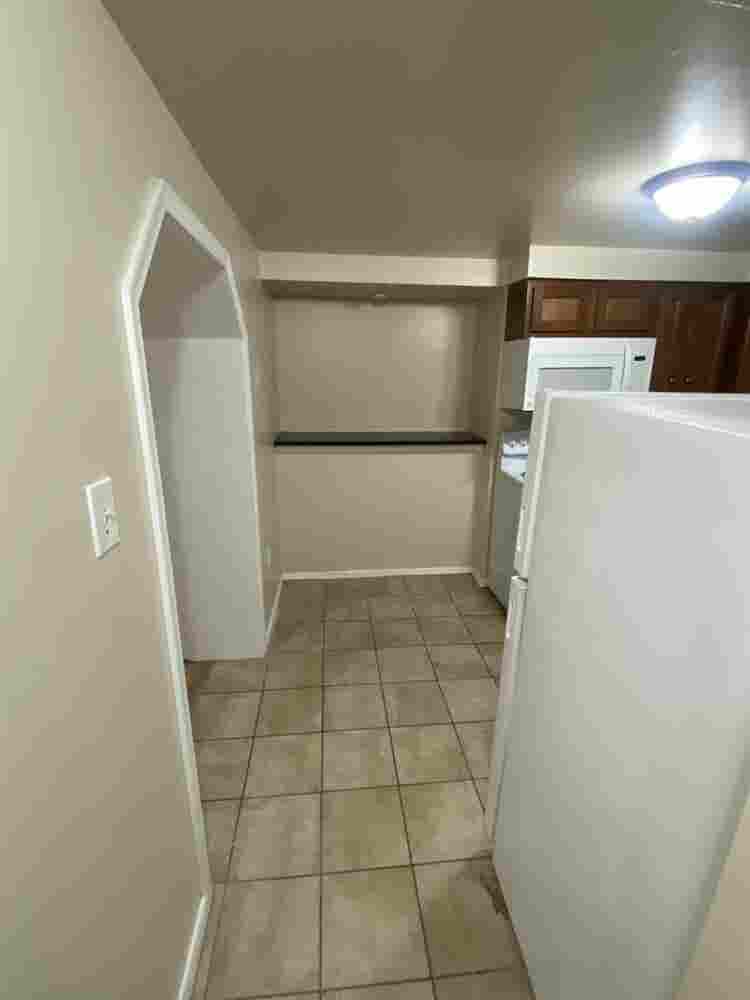 Basement Apartment -Bath