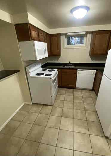 Basement Apartment -Bath