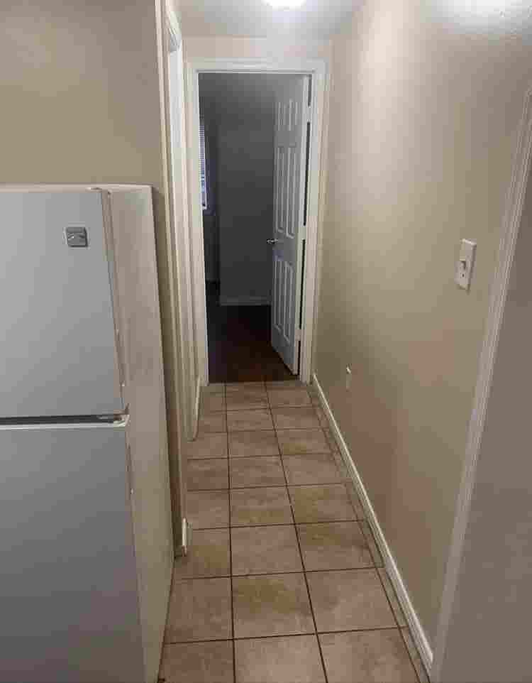 Basement Apartment -Bath