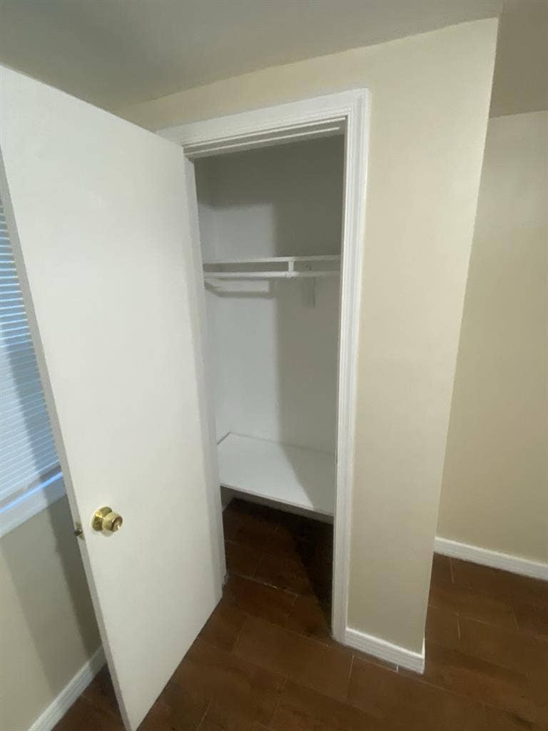 Basement Apartment -Bath