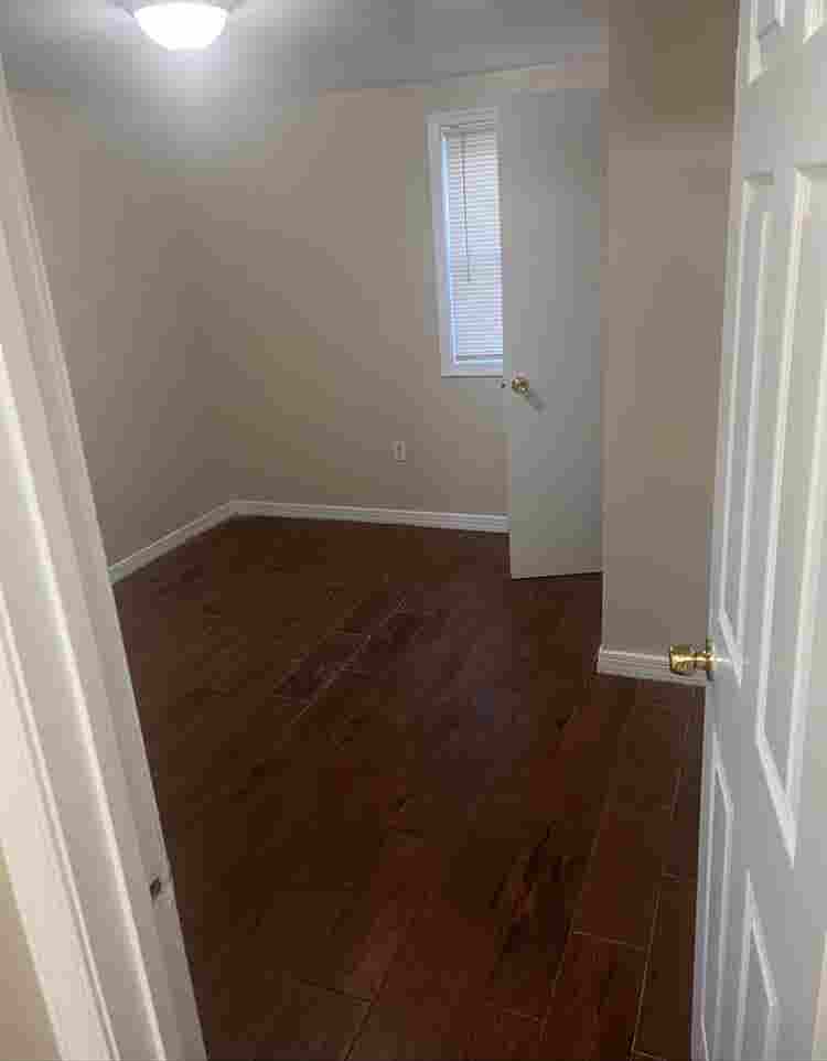 Basement Apartment -Bath