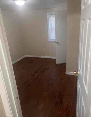 Basement Apartment -Bath