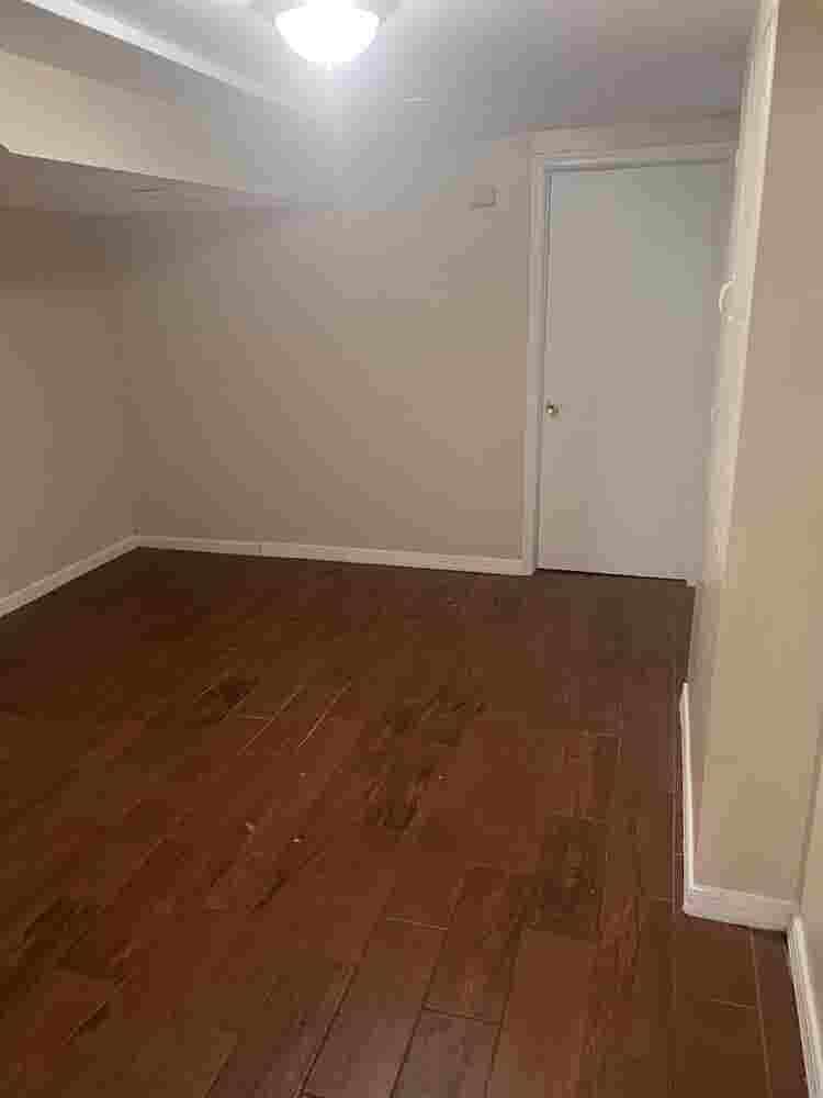 Basement Apartment -Bath