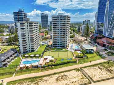 Fully Furnished Surfers Apartment