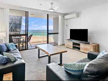 Fully Furnished Surfers Apartment