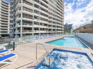 Fully Furnished Surfers Apartment