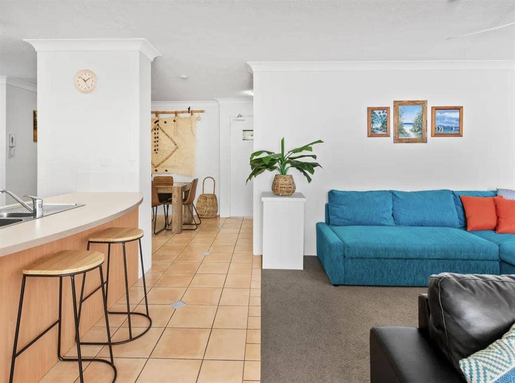 Fully Furnished Surfers Apartment