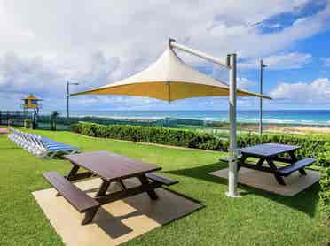 Fully Furnished Surfers Apartment