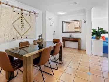 Fully Furnished Surfers Apartment