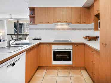 Fully Furnished Surfers Apartment