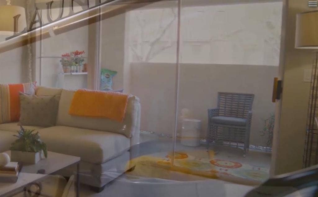 Nice room in a High-End Home.....