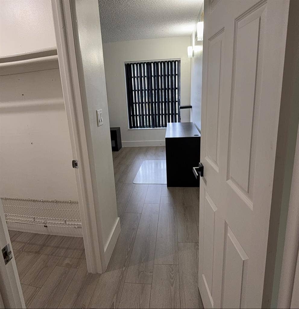 Room NEAR FIU . available