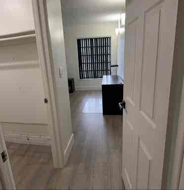 Room NEAR FIU . available