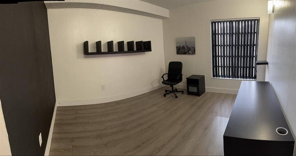 Room NEAR FIU . available