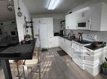 Room NEAR FIU . available