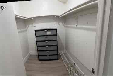 Room NEAR FIU . available