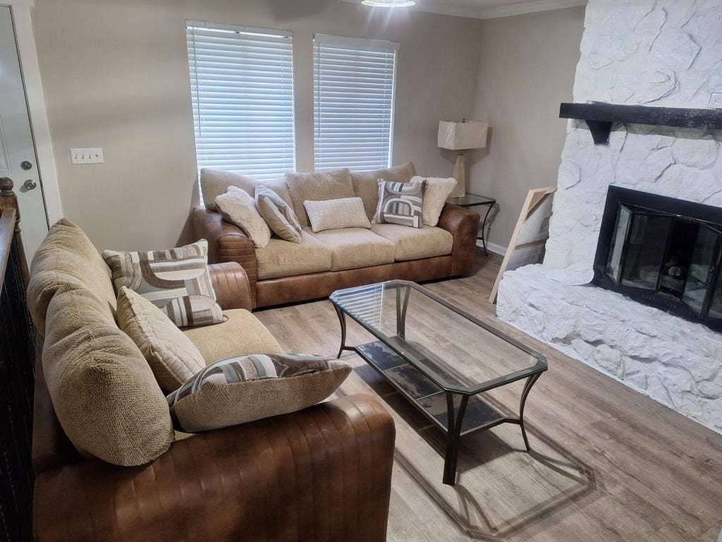 Looking for roomate