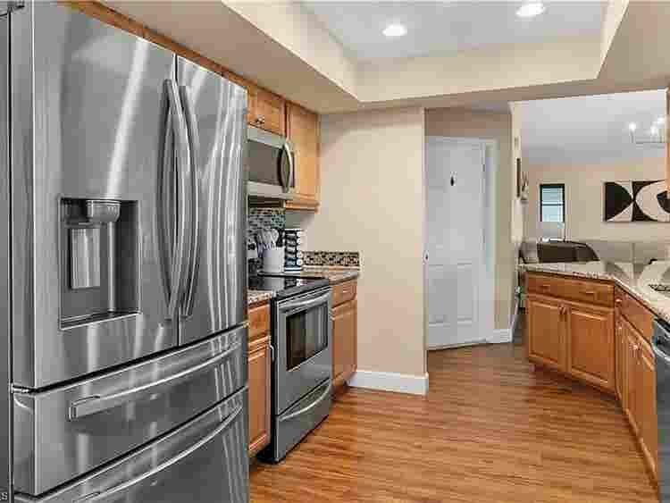 Bedroom/bathroom/Living room