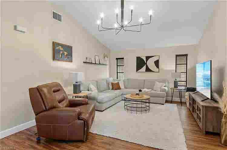 Bedroom/bathroom/Living room