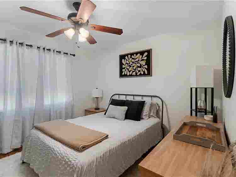 Bedroom/bathroom/Living room