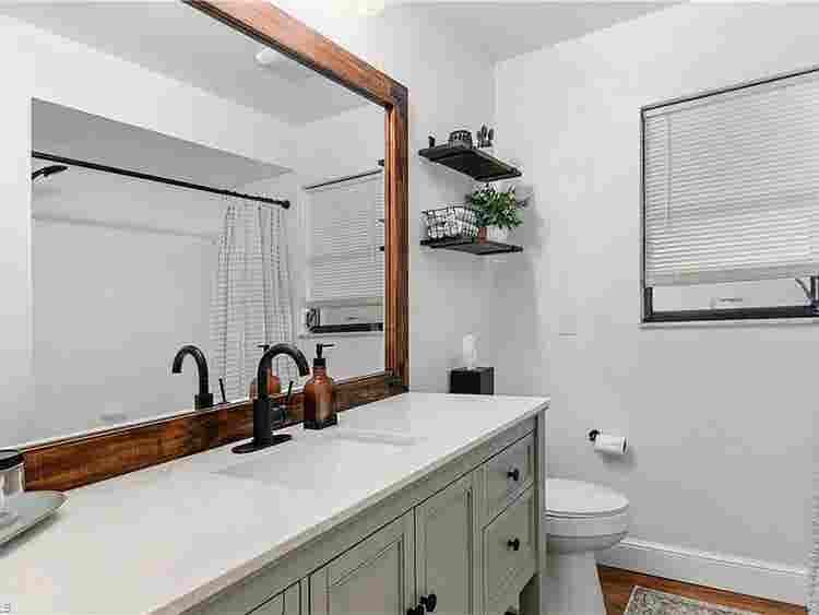Bedroom/bathroom/Living room