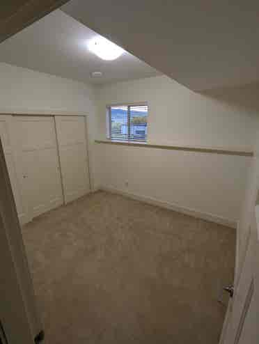 bath walk-out bsmt suite