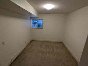 bath walk-out bsmt suite