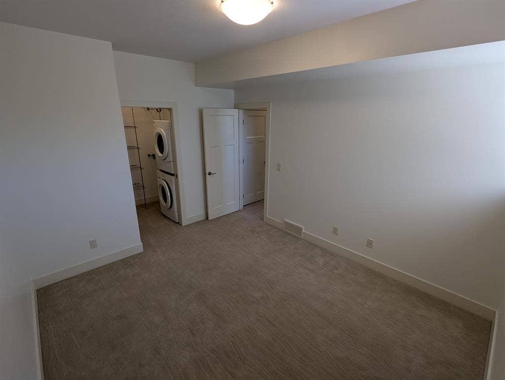 bath walk-out bsmt suite