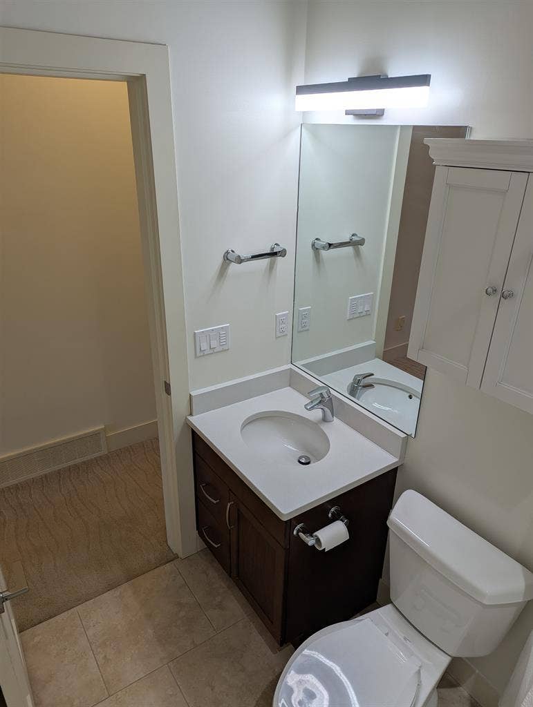 bath walk-out bsmt suite