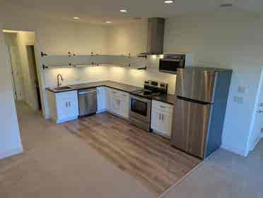 bath walk-out bsmt suite