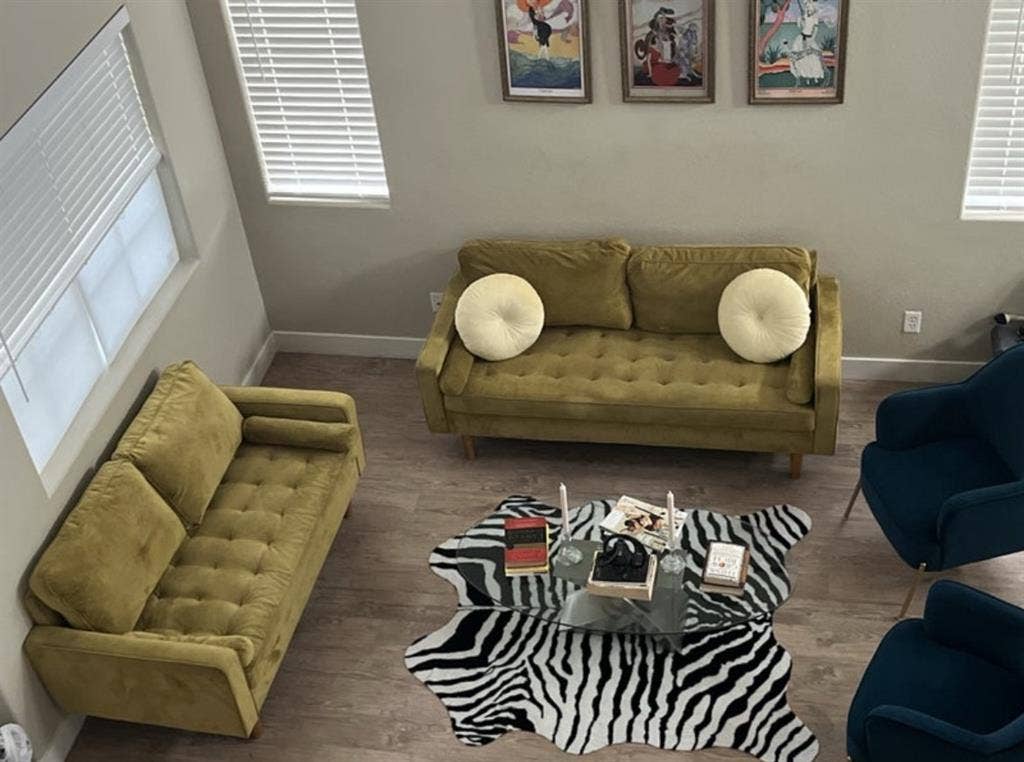 Looking for female roommates