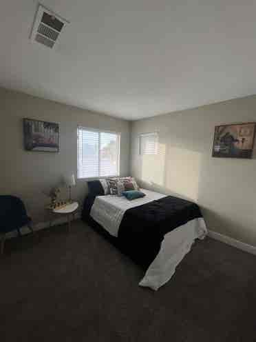 Looking for female roommates