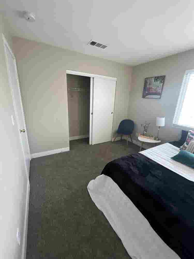 Looking for female roommates