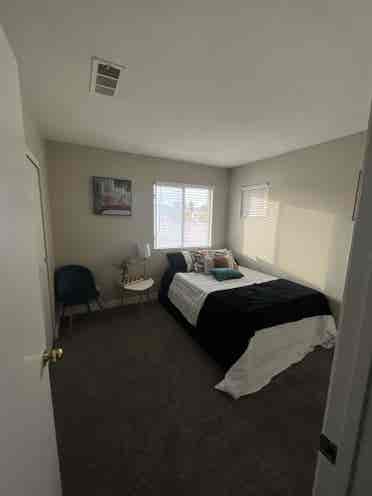 Looking for female roommates